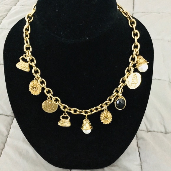 Jewelry - Toggle gold tone chain charm necklace